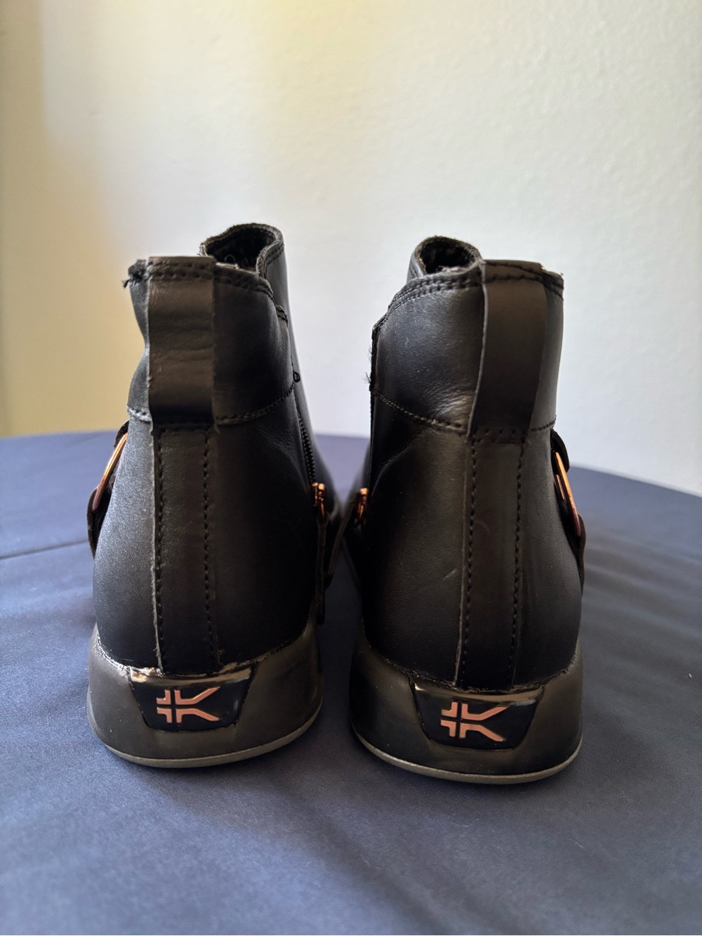KURU Tempo Black Leather Ankle Booties - Size 9.5 - Picture 2 of 3